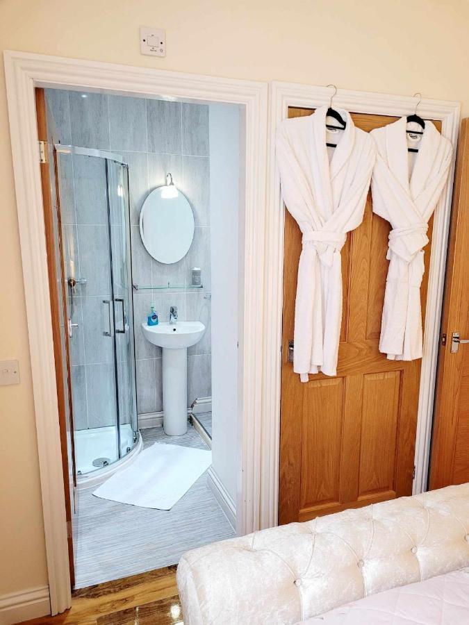 Apartment 1 Exquisite Two King Bedroom With En Suites - Close To The Town Centre, Rail, Airport And Theatre Дарлінгтон Екстер'єр фото