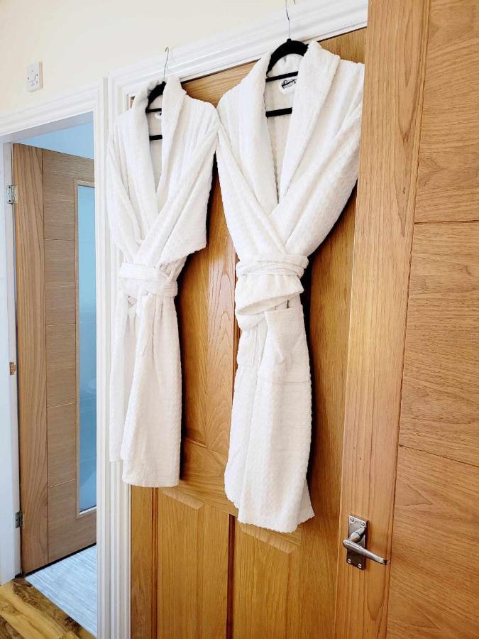 Apartment 1 Exquisite Two King Bedroom With En Suites - Close To The Town Centre, Rail, Airport And Theatre Дарлінгтон Екстер'єр фото