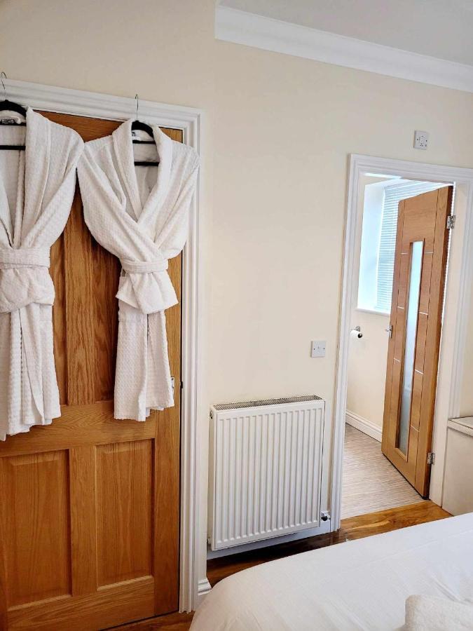 Apartment 1 Exquisite Two King Bedroom With En Suites - Close To The Town Centre, Rail, Airport And Theatre Дарлінгтон Екстер'єр фото