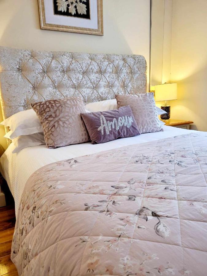 Apartment 1 Exquisite Two King Bedroom With En Suites - Close To The Town Centre, Rail, Airport And Theatre Дарлінгтон Екстер'єр фото