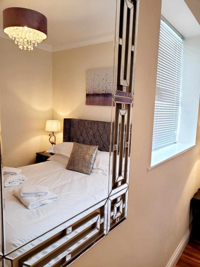 Apartment 1 Exquisite Two King Bedroom With En Suites - Close To The Town Centre, Rail, Airport And Theatre Дарлінгтон Екстер'єр фото