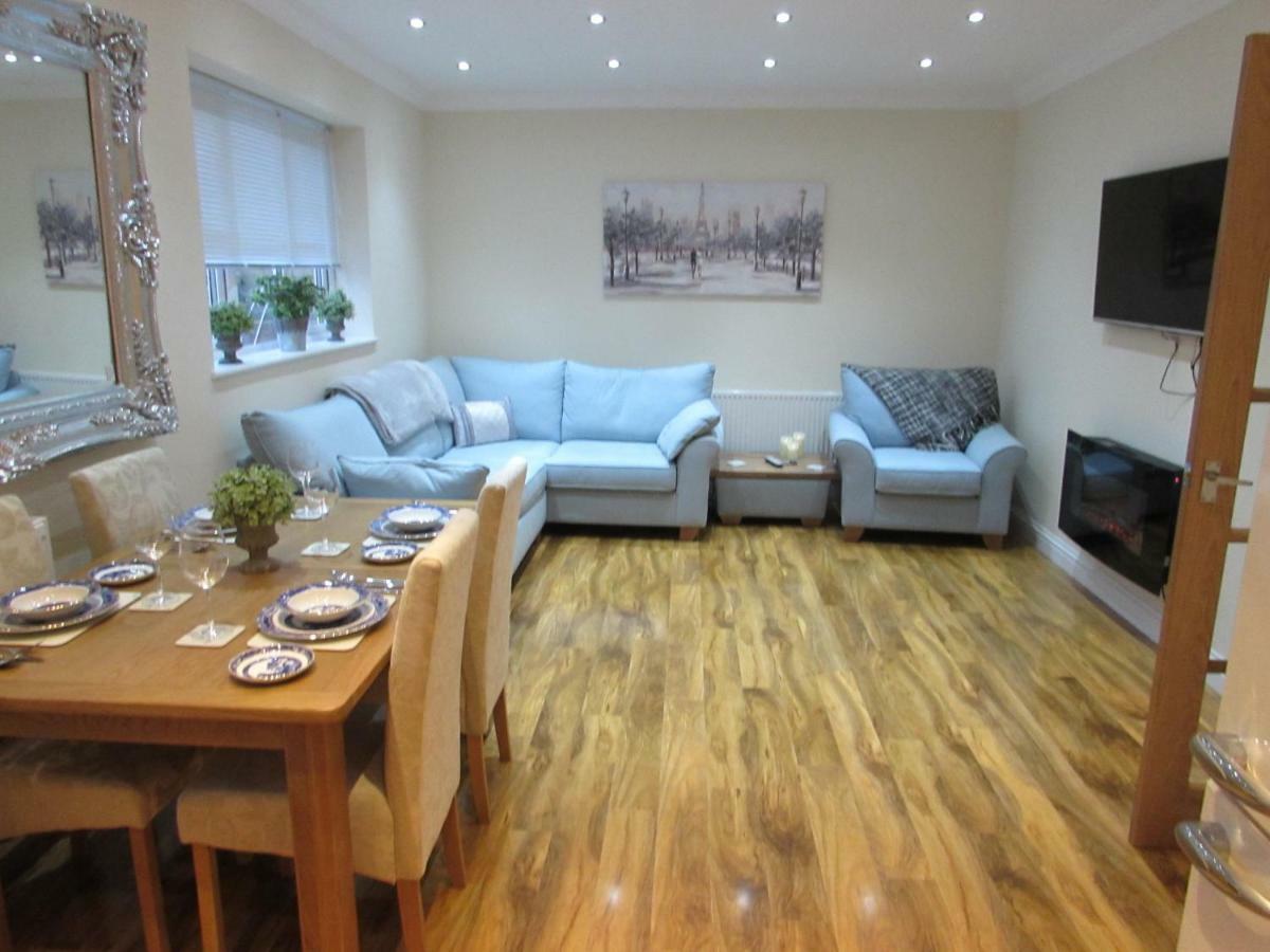 Apartment 1 Exquisite Two King Bedroom With En Suites - Close To The Town Centre, Rail, Airport And Theatre Дарлінгтон Екстер'єр фото