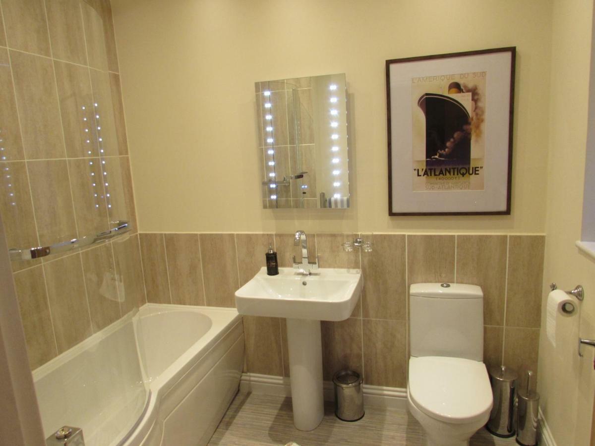Apartment 1 Exquisite Two King Bedroom With En Suites - Close To The Town Centre, Rail, Airport And Theatre Дарлінгтон Екстер'єр фото