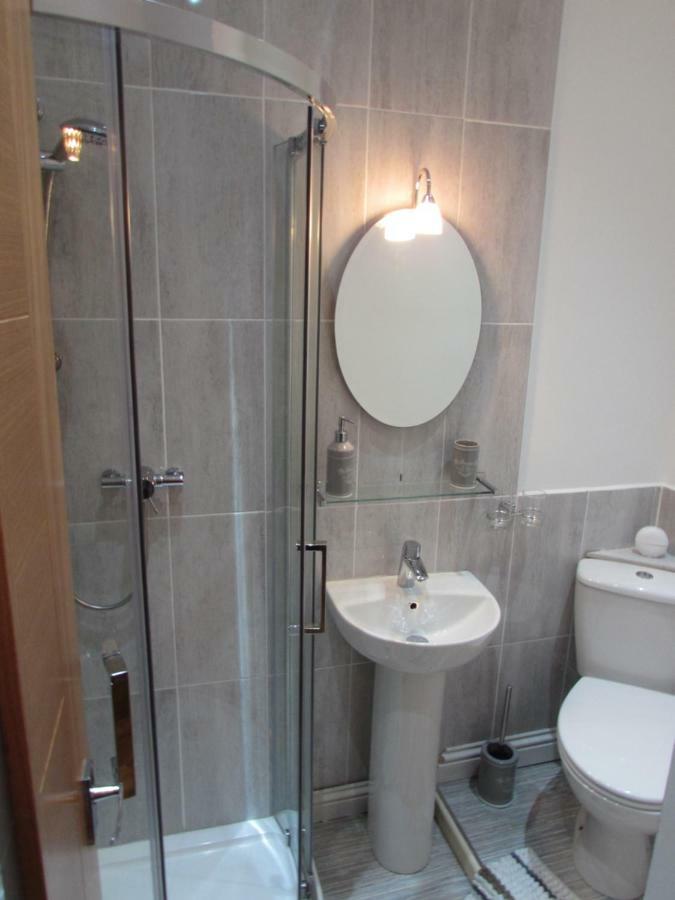 Apartment 1 Exquisite Two King Bedroom With En Suites - Close To The Town Centre, Rail, Airport And Theatre Дарлінгтон Екстер'єр фото